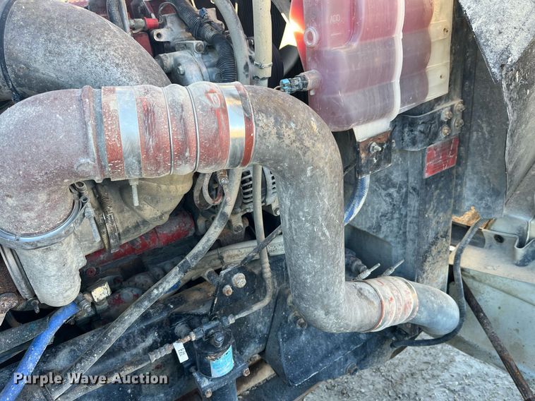 image for item LD9943 2007 International  9400i semi truck