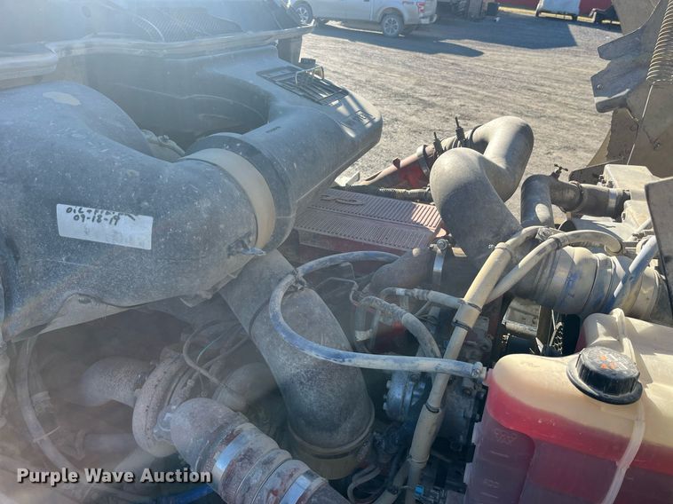 image for item LD9943 2007 International  9400i semi truck