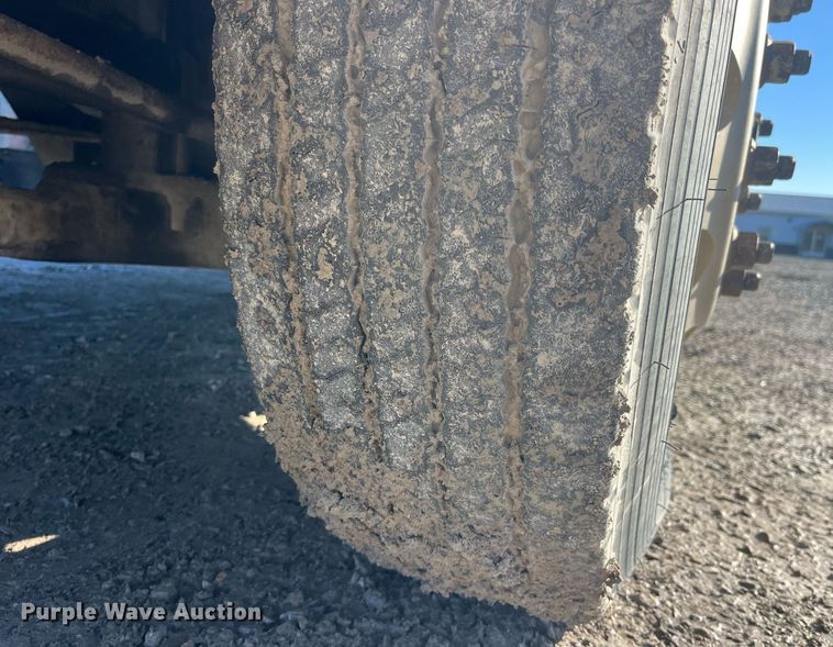 image for item LD9943 2007 International  9400i semi truck