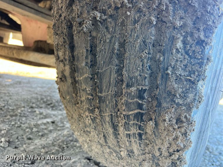 image for item LD9943 2007 International  9400i semi truck