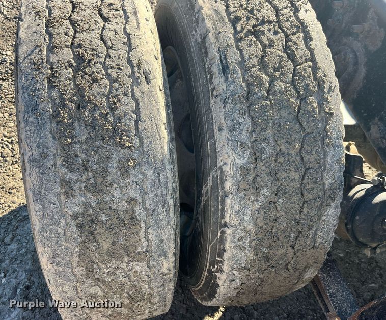 image for item LD9943 2007 International  9400i semi truck