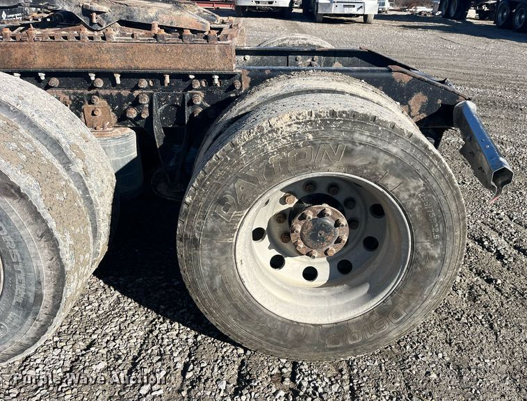 image for item LD9943 2007 International  9400i semi truck