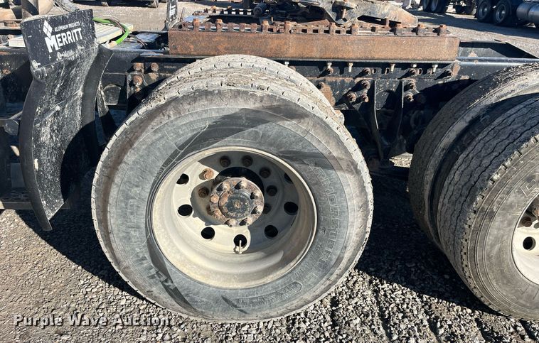 image for item LD9943 2007 International  9400i semi truck