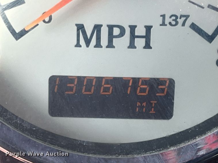 image for item LD9943 2007 International  9400i semi truck