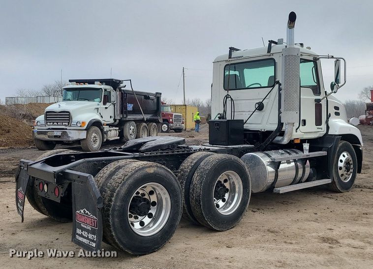 image for item LJ9447 2004 Mack CX613 semi truck