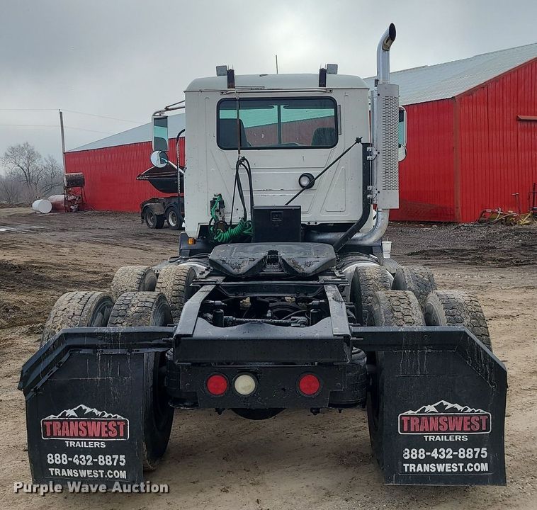 image for item LJ9447 2004 Mack CX613 semi truck