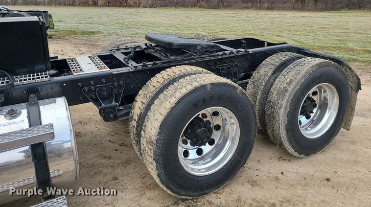 image for item LJ9447 2004 Mack CX613 semi truck