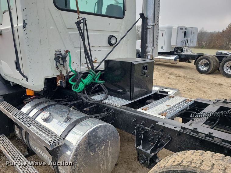 image for item LJ9447 2004 Mack CX613 semi truck