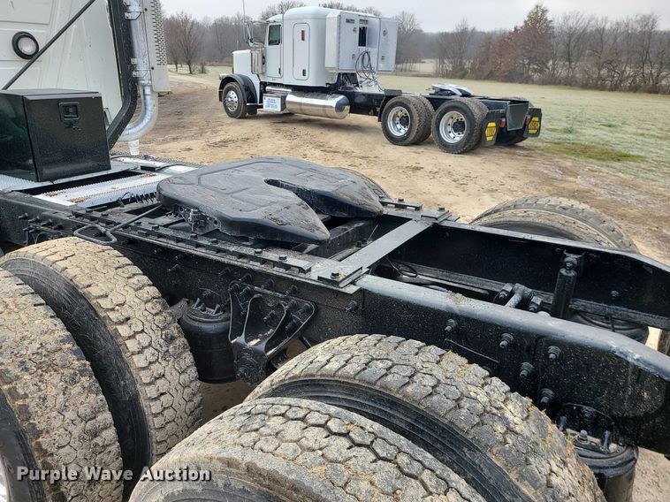 image for item LJ9447 2004 Mack CX613 semi truck