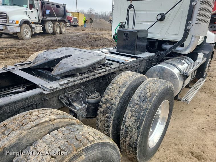 image for item LJ9447 2004 Mack CX613 semi truck