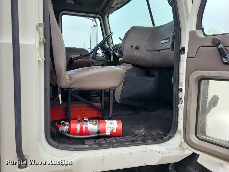 image for item LJ9447 2004 Mack CX613 semi truck