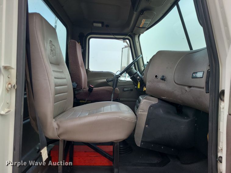 image for item LJ9447 2004 Mack CX613 semi truck