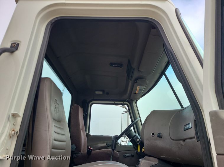 image for item LJ9447 2004 Mack CX613 semi truck