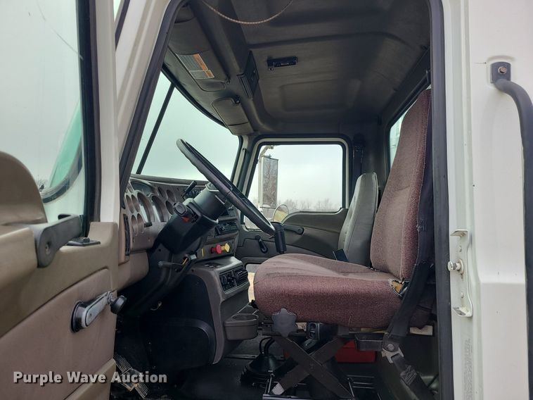 image for item LJ9447 2004 Mack CX613 semi truck