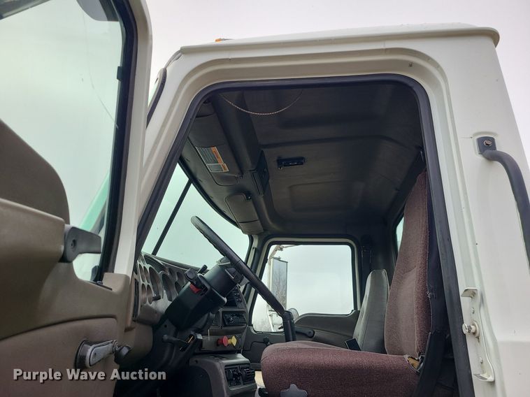 image for item LJ9447 2004 Mack CX613 semi truck