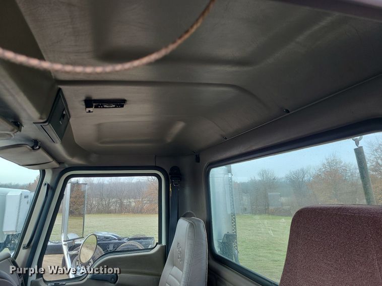 image for item LJ9447 2004 Mack CX613 semi truck