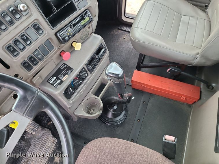 image for item LJ9447 2004 Mack CX613 semi truck