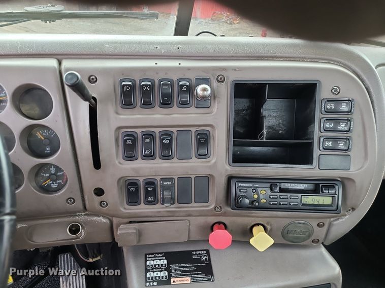 image for item LJ9447 2004 Mack CX613 semi truck