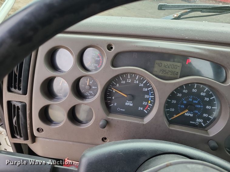 image for item LJ9447 2004 Mack CX613 semi truck