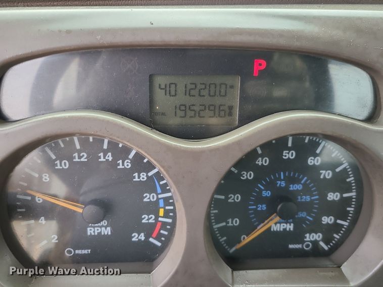 image for item LJ9447 2004 Mack CX613 semi truck