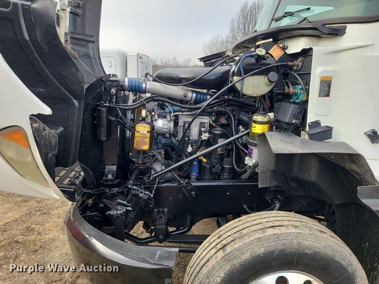 image for item LJ9447 2004 Mack CX613 semi truck