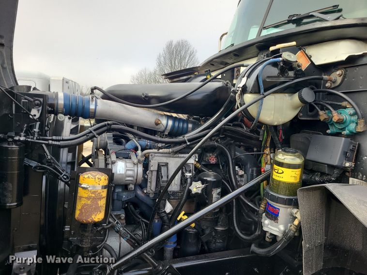 image for item LJ9447 2004 Mack CX613 semi truck