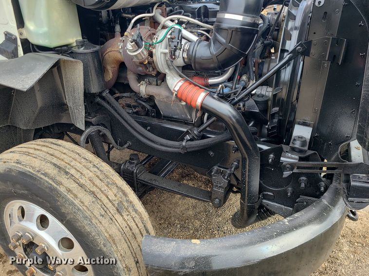 image for item LJ9447 2004 Mack CX613 semi truck