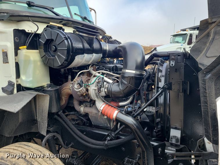 image for item LJ9447 2004 Mack CX613 semi truck