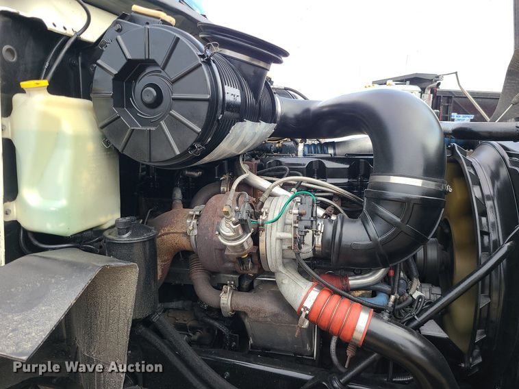 image for item LJ9447 2004 Mack CX613 semi truck