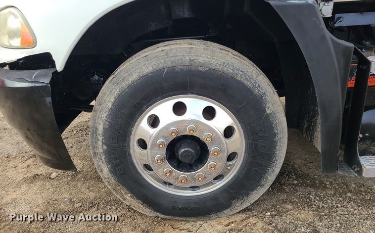 image for item LJ9447 2004 Mack CX613 semi truck