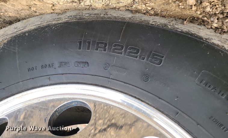 image for item LJ9447 2004 Mack CX613 semi truck