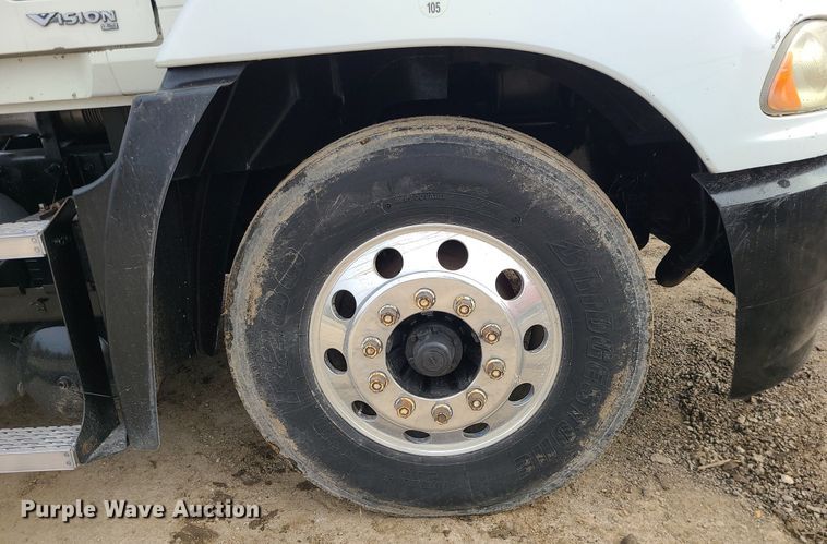 image for item LJ9447 2004 Mack CX613 semi truck