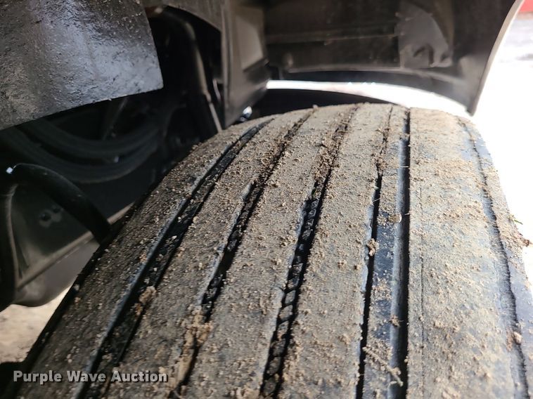 image for item LJ9447 2004 Mack CX613 semi truck