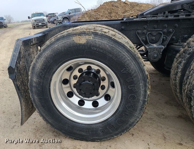 image for item LJ9447 2004 Mack CX613 semi truck