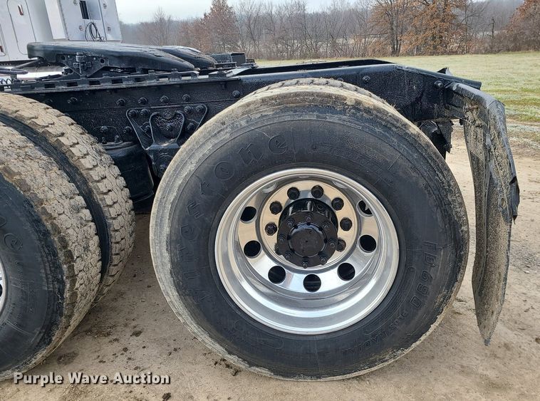 image for item LJ9447 2004 Mack CX613 semi truck