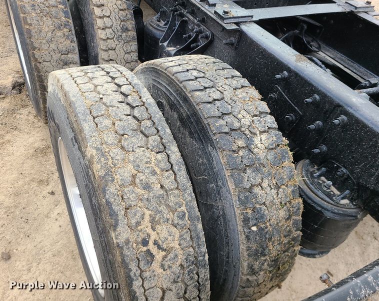 image for item LJ9447 2004 Mack CX613 semi truck