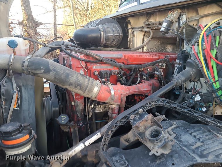 image for item LJ9515 2006 Volvo VN Series semi truck