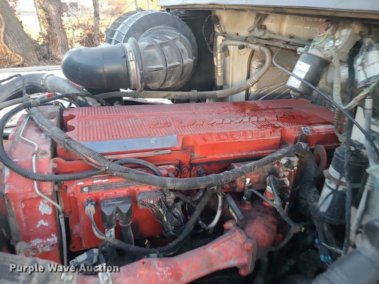 image for item LJ9515 2006 Volvo VN Series semi truck