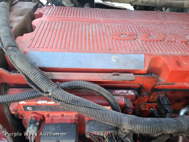 image for item LJ9515 2006 Volvo VN Series semi truck