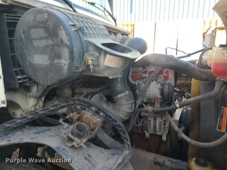 image for item LJ9515 2006 Volvo VN Series semi truck