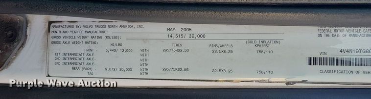 image for item LJ9515 2006 Volvo VN Series semi truck