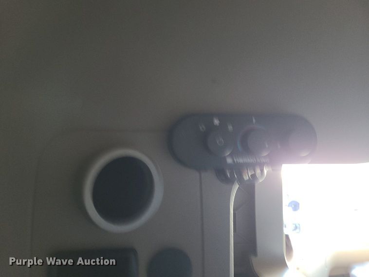 image for item LJ9516 2016 Freightliner Cascadia semi truck