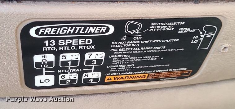 image for item LJ9518 2016 Freightliner Cascadia semi truck