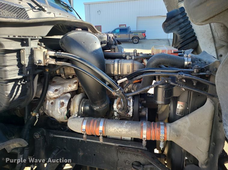 image for item LJ9518 2016 Freightliner Cascadia semi truck