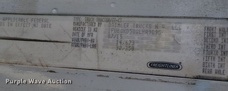 image for item LJ9518 2016 Freightliner Cascadia semi truck