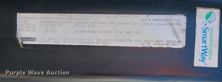 image for item LJ9518 2016 Freightliner Cascadia semi truck