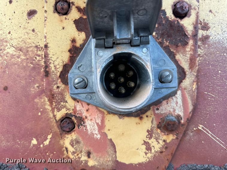 image for item LK9773 1978 Belshe T-10 drop deck trailer