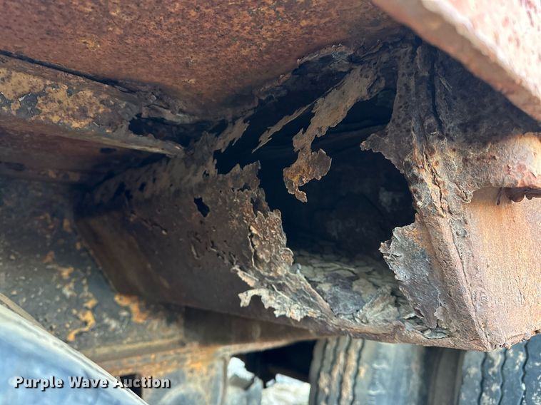 image for item LK9773 1978 Belshe T-10 drop deck trailer