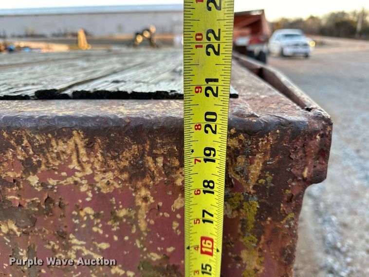 image for item LK9773 1978 Belshe T-10 drop deck trailer