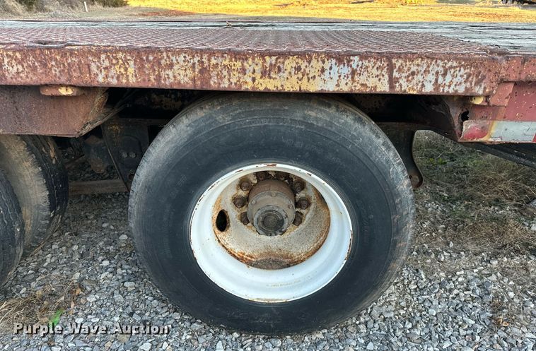 image for item LK9773 1978 Belshe T-10 drop deck trailer